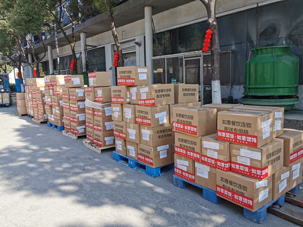 蘇州紅十字會(huì)報(bào)道：“你們保護(hù)城市，我們?yōu)槟銈兗佑汀?>
                                        </a>
                </div>
                <div   id=
