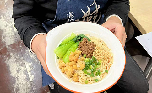 無(wú)錫江陰區(qū)區(qū)域紅燒牛肉面，重慶小面，豌雜面新品培訓(xùn)并考核通過(guò)